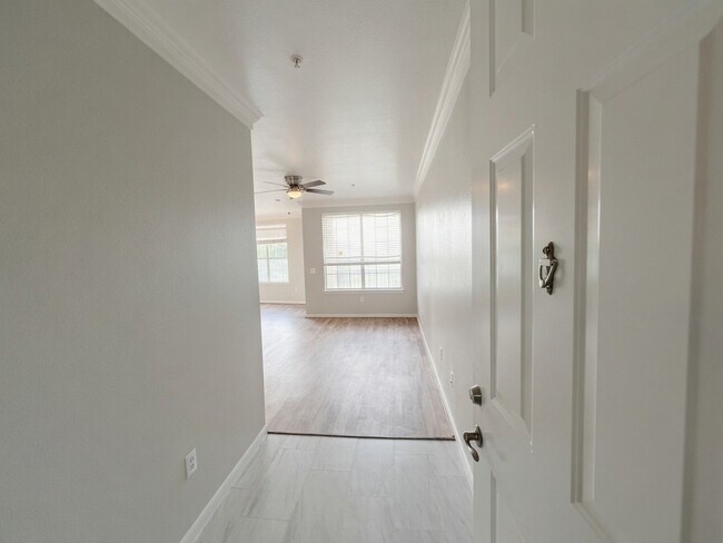 Building Photo - 7575 Kirby Dr