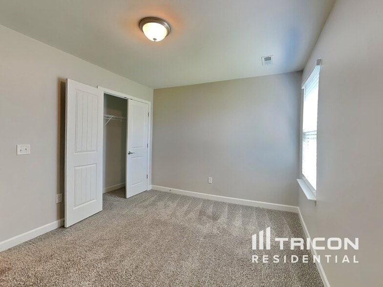 Building Photo - 602 Stevens Ct