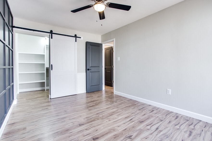 Master Bedroom w/ walk-in closet - 18752 Curry Powder Ln