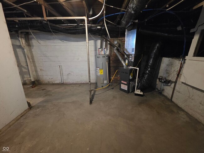 Building Photo - 834 Lasalle St