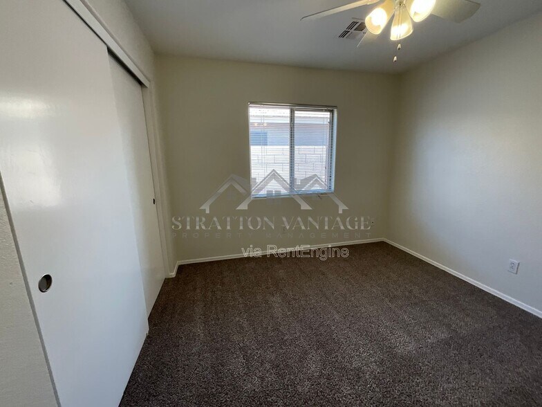 Building Photo - 3521 E Juanita Ave