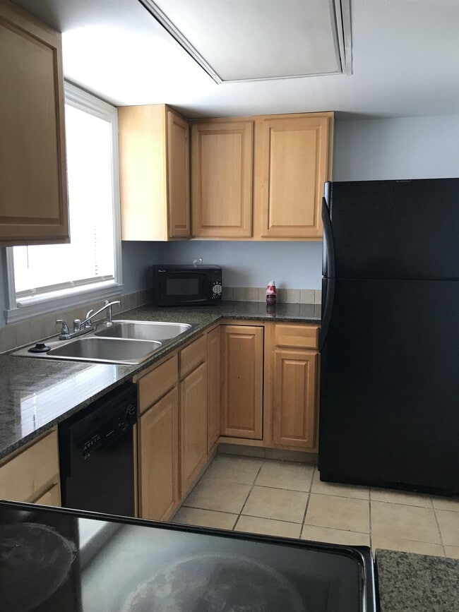 Building Photo - 1000 S Semoran Blvd