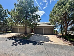 Building Photo - Cozy Townhome on North side with 1 car garage