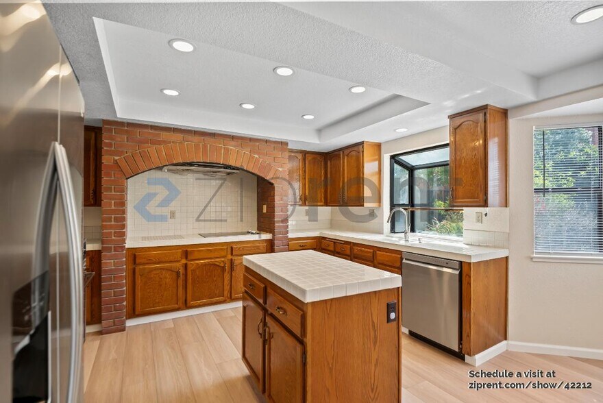 Building Photo - 382 Chad Dr