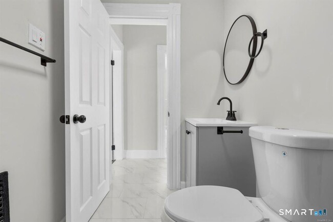 Building Photo - 725 Beechwood Ave