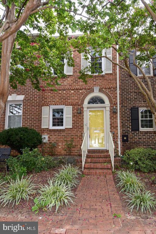 Building Photo - 515 Tobacco Quay