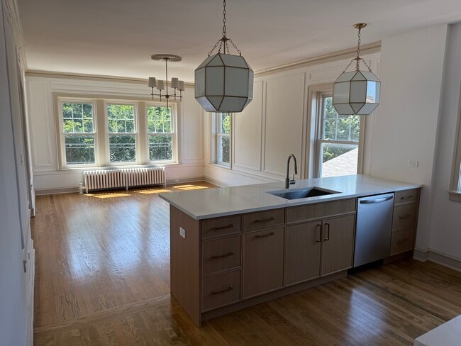 Building Photo - Cheltenham Court Mansions