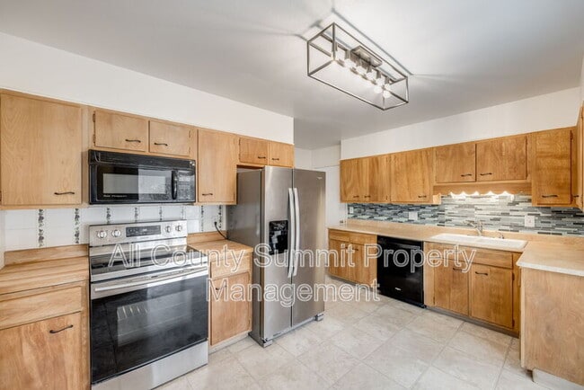 Building Photo - 2299 Zinnia Way