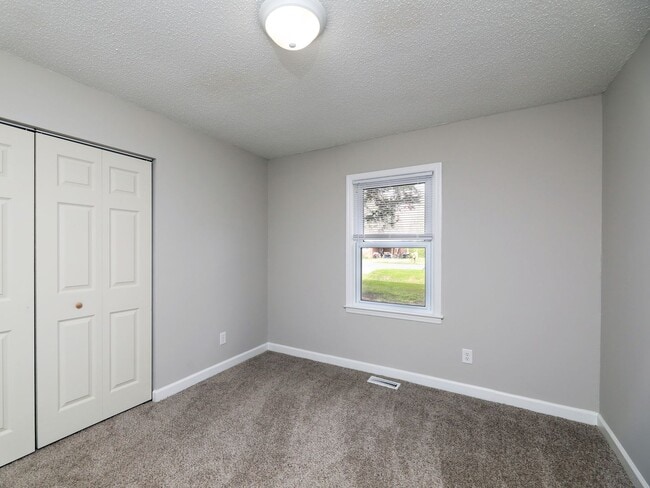 Building Photo - 3 bedroom 1 bath home for rent in New Bern