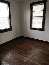 Building Photo - 205 1/2 West 61st St.