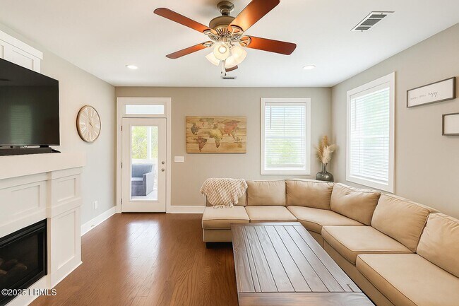 Building Photo - 29 Downing Dr