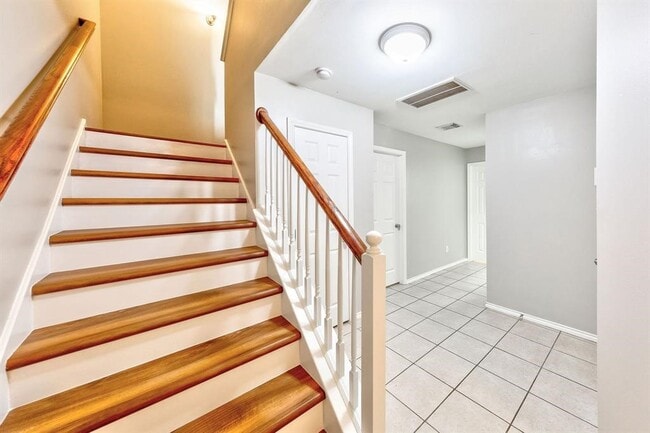 Building Photo - 1247 W 17th St