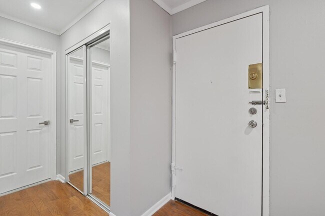 Building Photo - 56 68th St