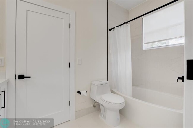 Building Photo - 2563 Jardin Ln