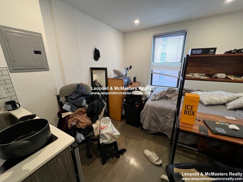 Building Photo - 275 Newbury St