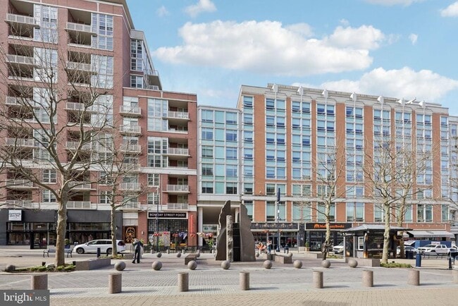 Building Photo - 155 Potomac Passage