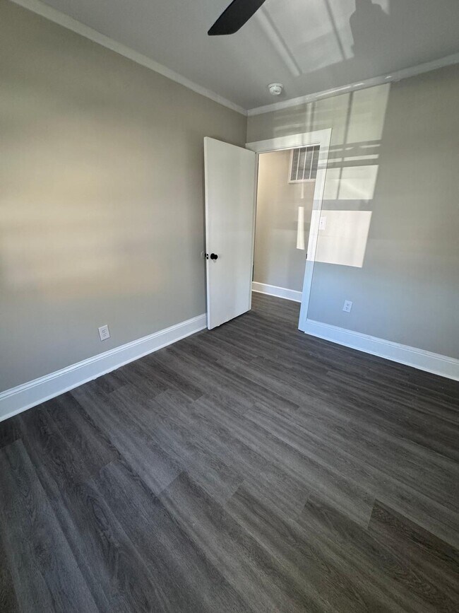 Building Photo - 1200 E Holly St