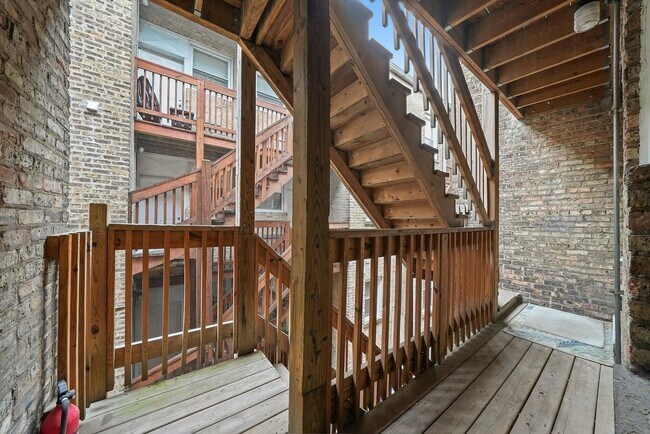 Building Photo - 1338.5 W Estes Ave