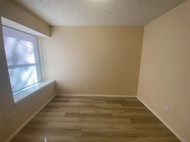 Building Photo - 3534 Woodmere Ln