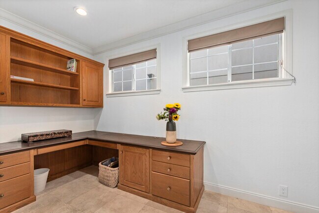 Building Photo - 669 35th St