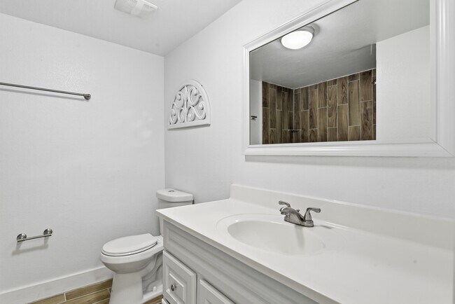 Building Photo - 915 Nevell St