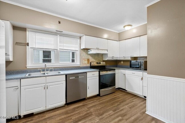 Building Photo - 4 Edison Ave