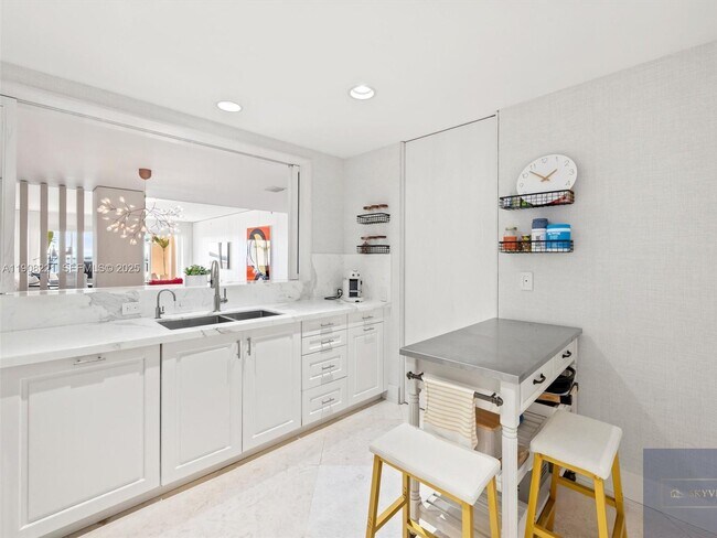 Building Photo - 5142 Fisher Island Dr