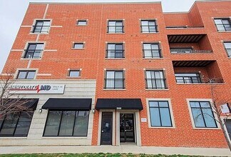 Building Photo - 2352 W Byron St
