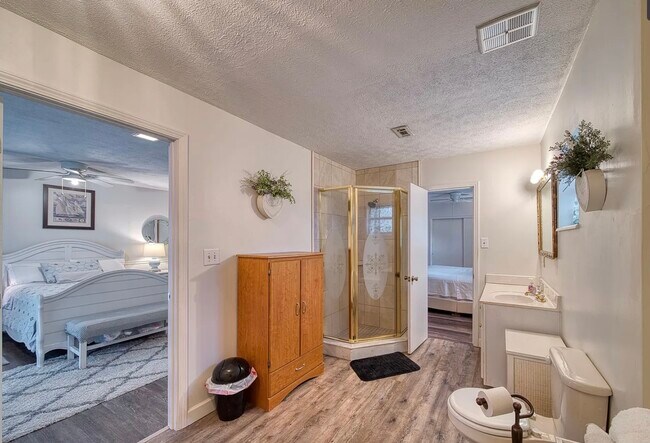 Building Photo - 3900 W 17th St