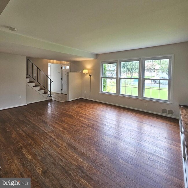 Building Photo - 8533 Pepperdine Dr