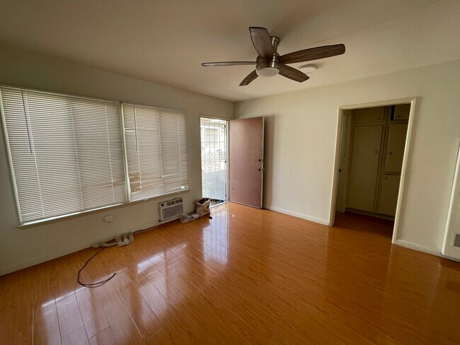 Building Photo - 520 N 4th St