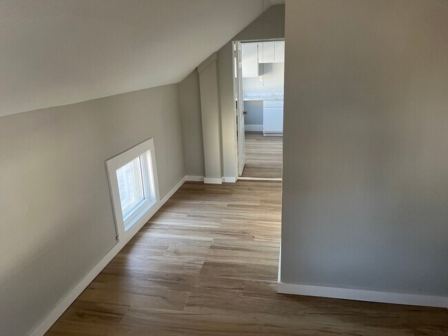 Building Photo - 159 E Central St