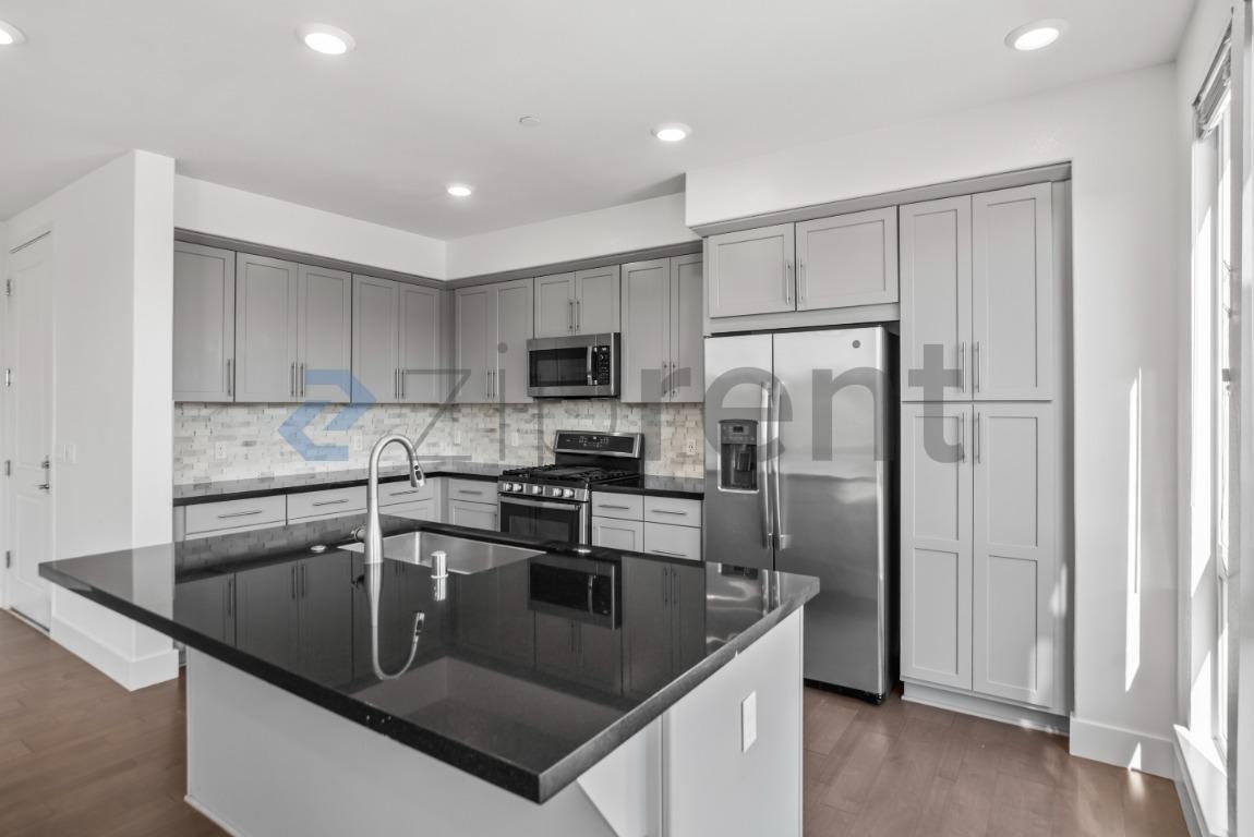 Building Photo - Unit 20