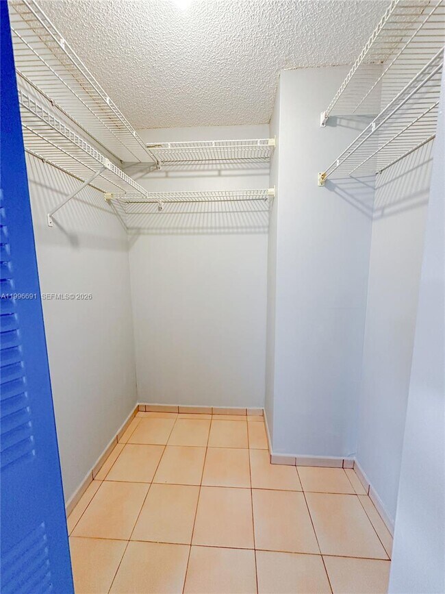 Building Photo - 10000 NW 9th St Cir