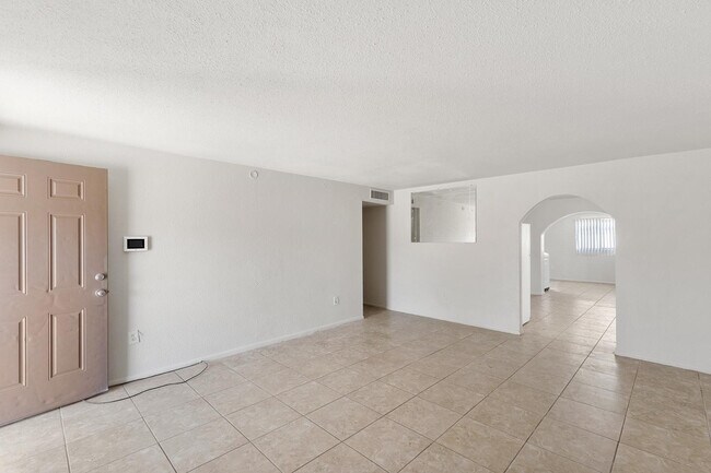 Building Photo - 7422 W Turney Ave