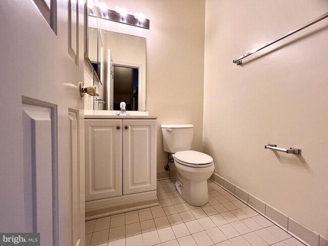 Building Photo - 1525 Templeton Pl