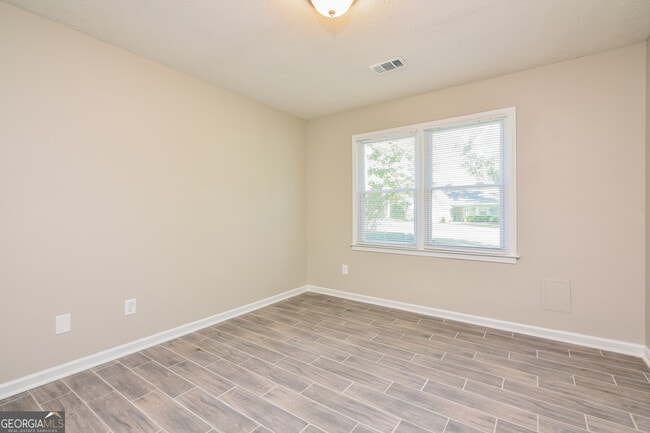 Building Photo - 1642 Sugarmaple Dr SW