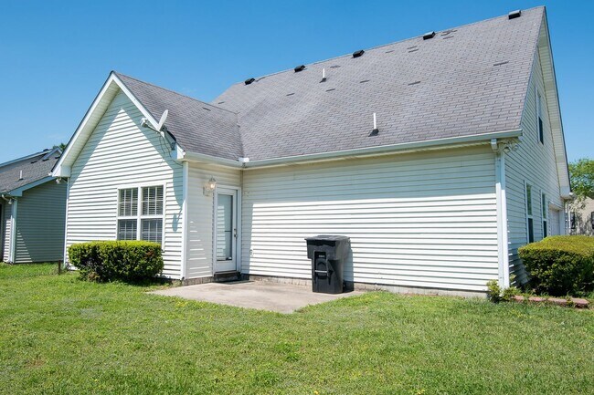 Building Photo - Flexible 4-Bed Home on Corner Lot in Everg...