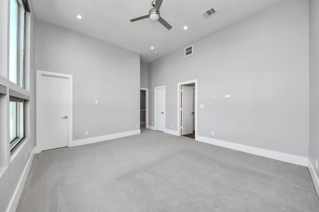 Building Photo - 3204 Sherman St