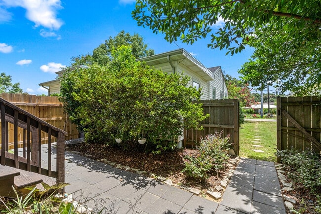 Building Photo - 2 Mead Dr