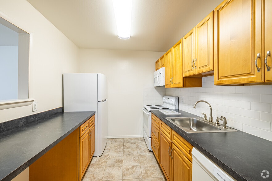1BR, 1BA - 555SF - Kitchen - Model B - Nieuw Amsterdam Village