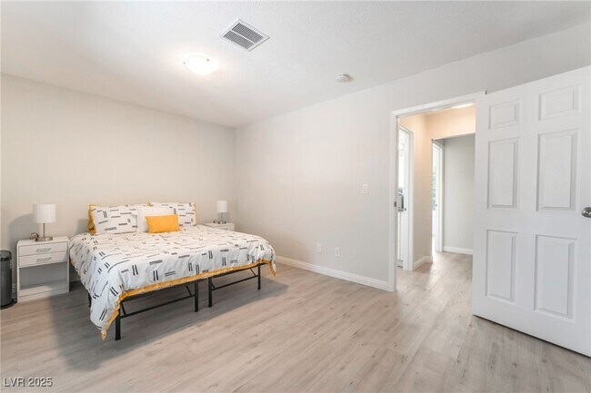 Building Photo - 3209 Kings Way