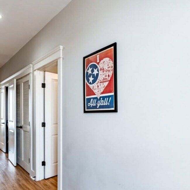 Building Photo - 1909 Convent Pl