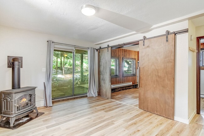 Building Photo - Cabin in the woods!  Fenced Yard!  Year le...