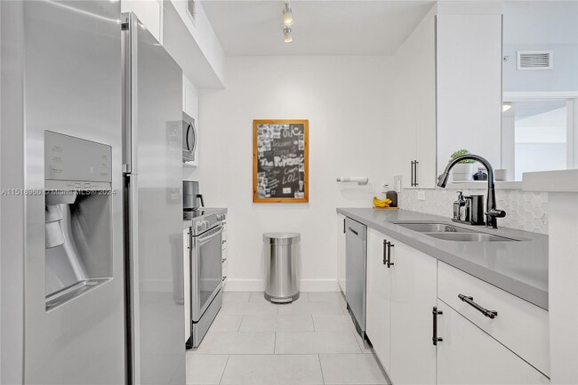 Building Photo - 335 S Biscayne Blvd