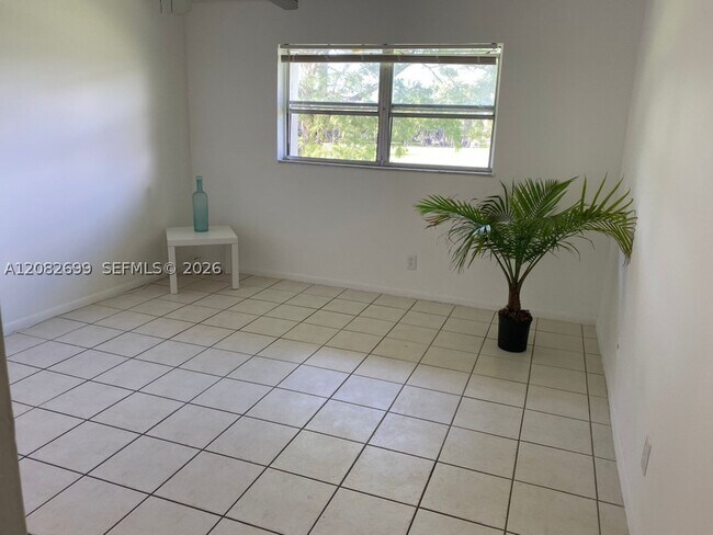 Building Photo - 7831 N Colony Cir