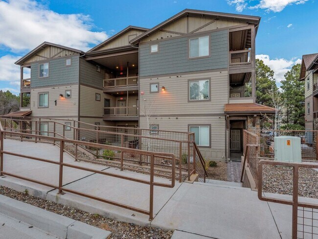 Building Photo - Charming 3BR Condo in Flagstaff