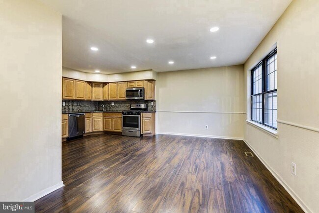 Building Photo - 215 Keats Dr