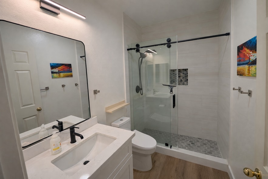 Bathroom#2 - 550 Camino de la Reina