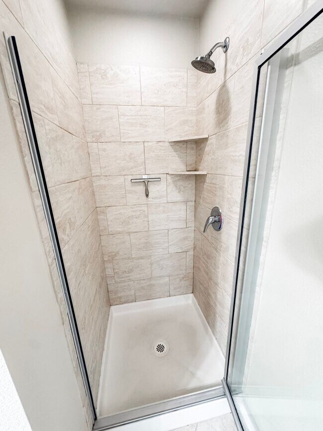 Building Photo - Quiet 3/2 House in Meadowcreek w/ Aug Move in!